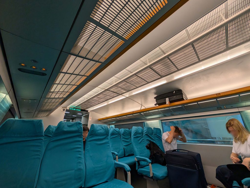 上海浦東空港から乗る上海リニアモーターカー車内