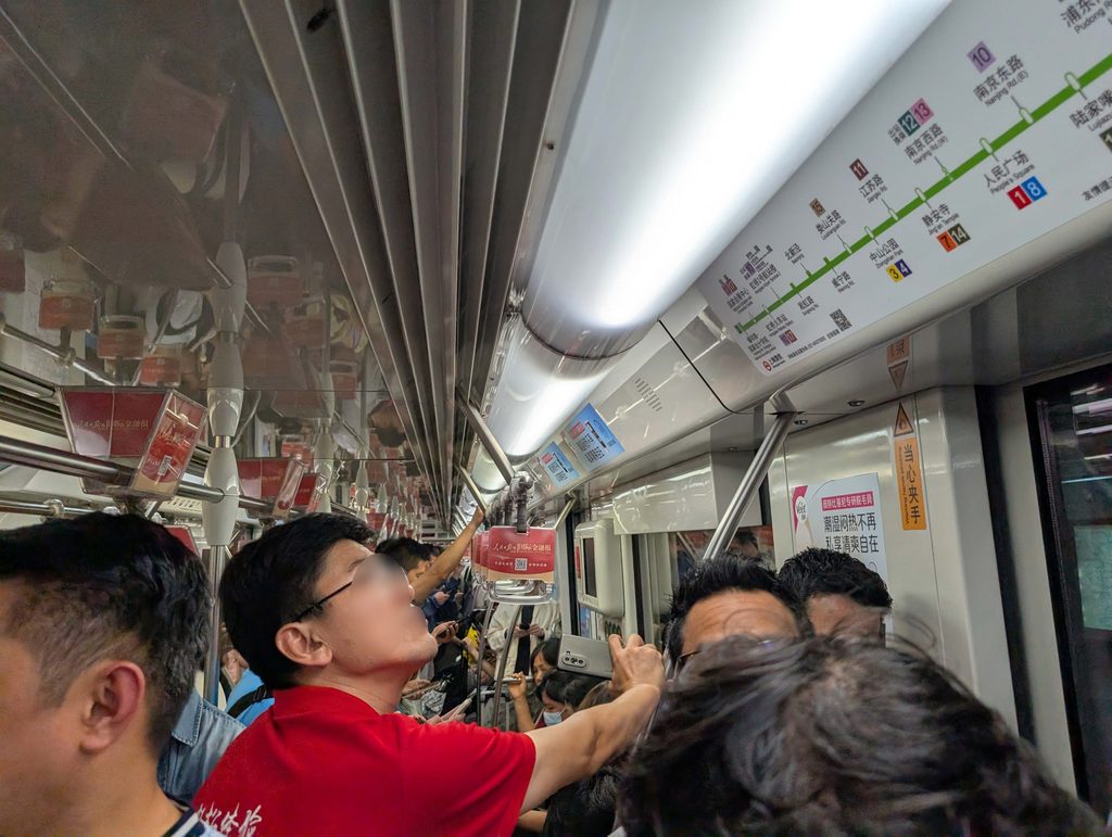 上海地下鉄2号線車内
