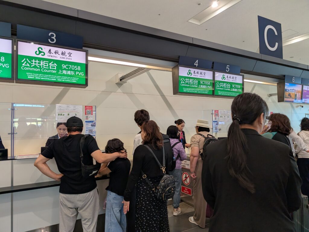 モンゴル・ウランバートル空港の春秋航空チェックインカウンター
