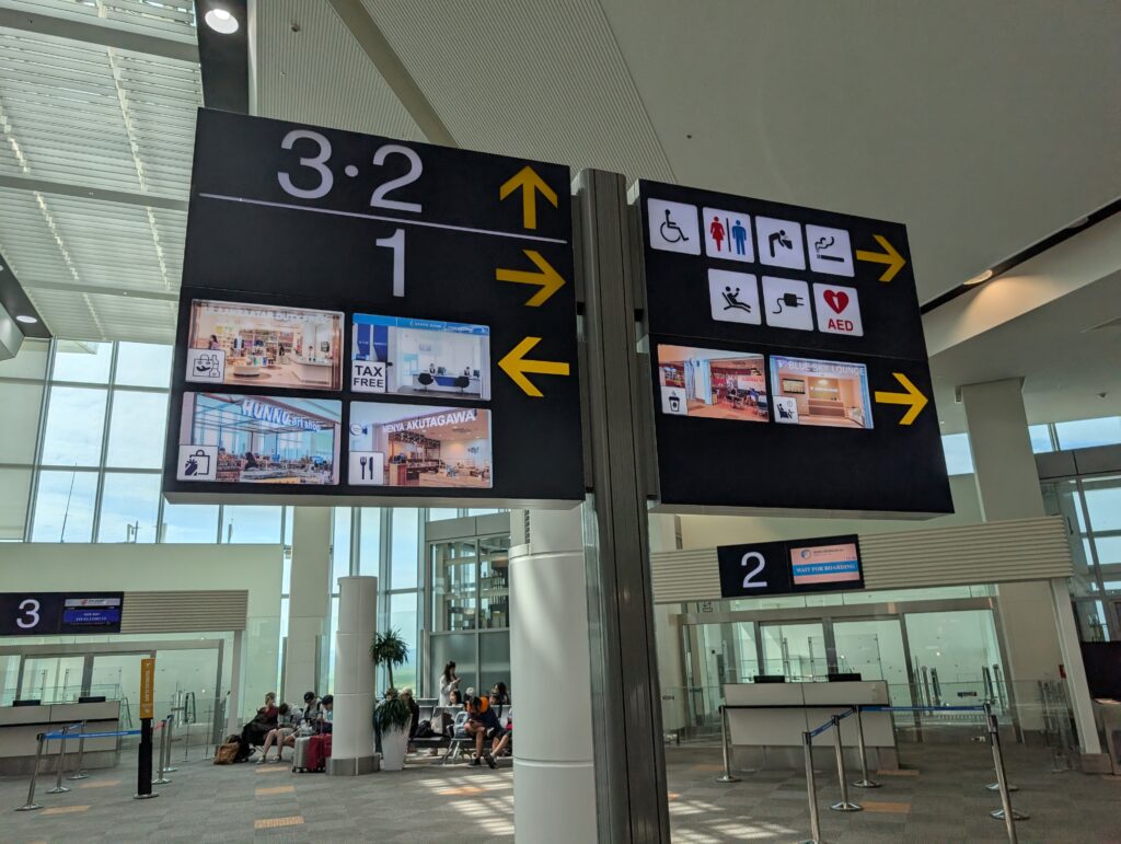 チンギスハーン国際空港制限エリア内の案内板