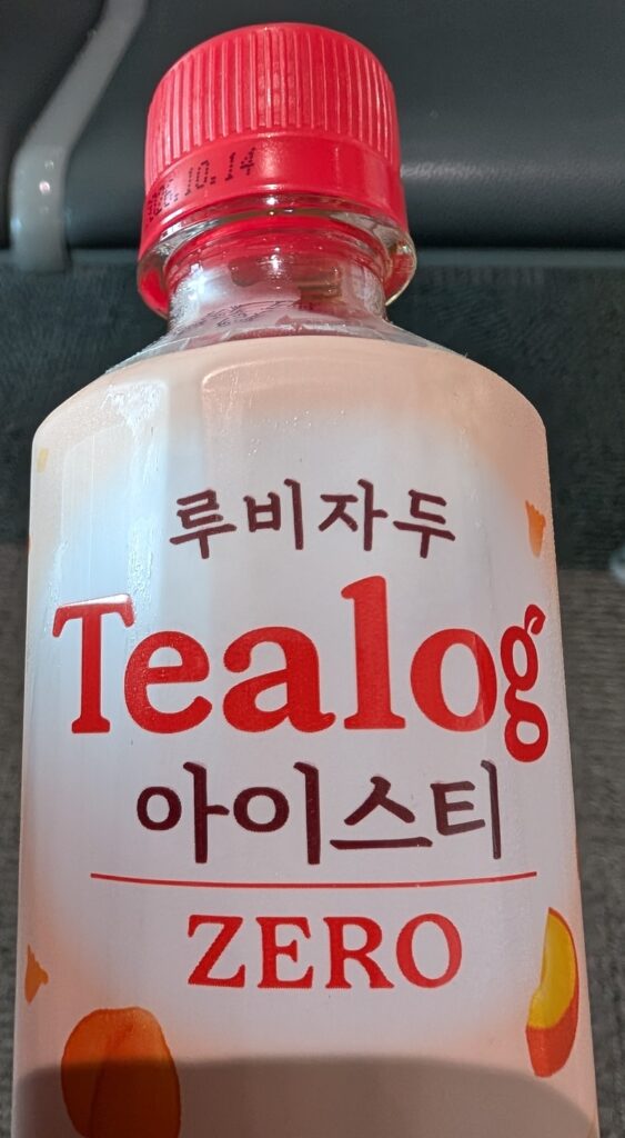 モンゴルの空港で買った루비자두 Tealog アイスティー ZERO