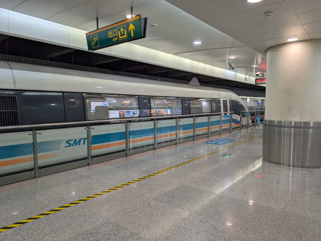 上海浦東空港から乗る上海リニアモーターカー