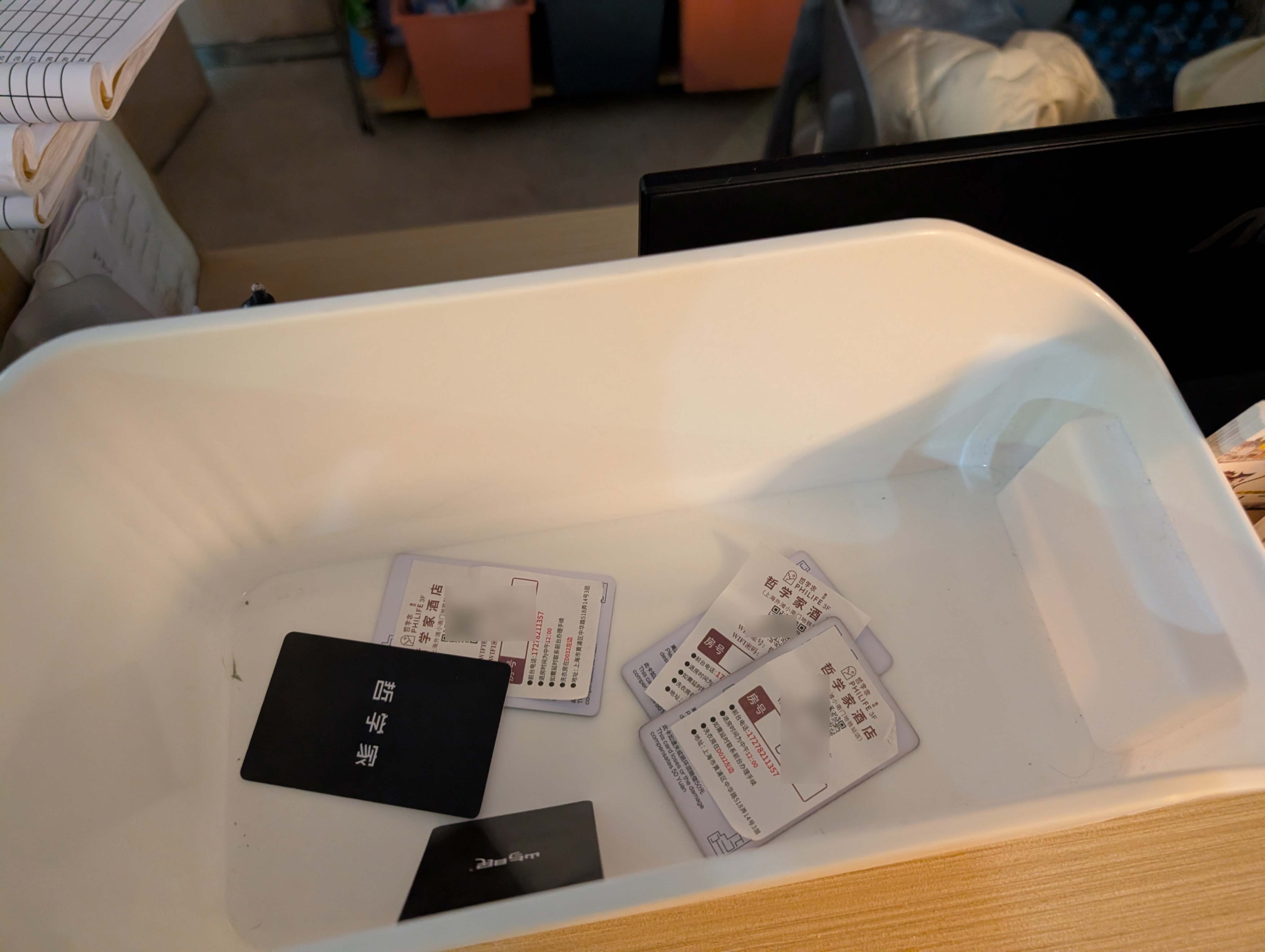 哲学家酒店(PHILIFE)小南門での無人チェックアウトはカゴにカードを入れるだけでした