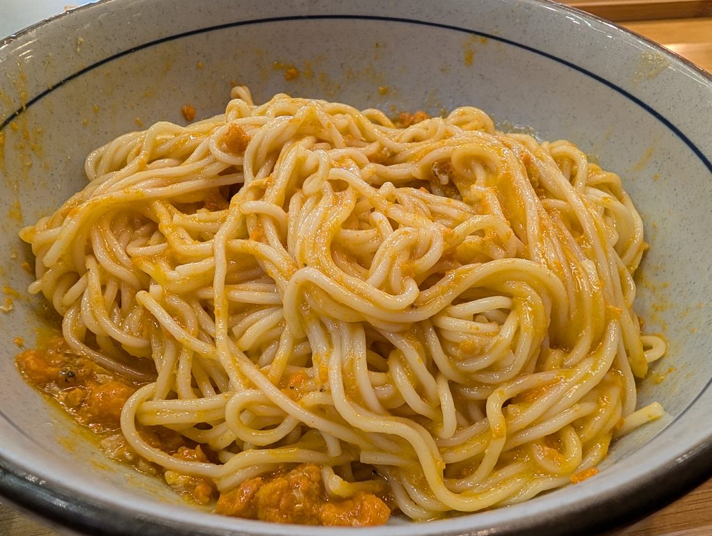 蟹黄麺を餡と混ぜます