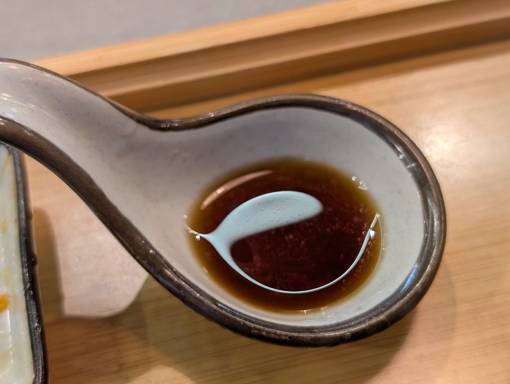 おそらくその蟹黄麺にかける酢