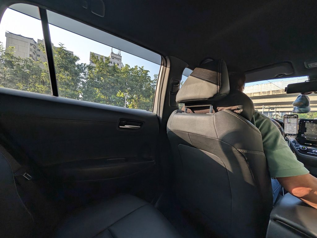 台湾・高雄のUberタクシー車内