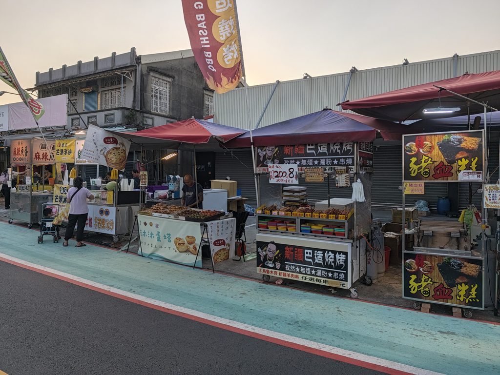 龍虎塔近くの屋台