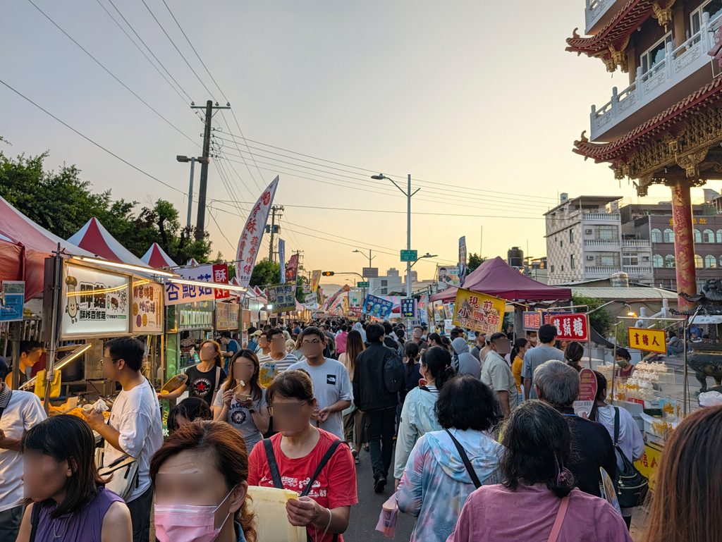 台湾・高雄の左営万年季で出てた複数の屋台